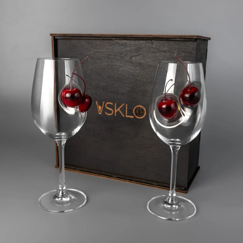 Подарунковий набір келихів для вина з вишнею – символ смаку та елегантності Подарунковий набір келихів для вина з вишнею – символ смаку та елегантності