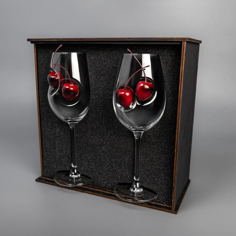Подарунковий набір келихів для вина з вишнею – символ смаку та елегантності Подарунковий набір келихів для вина з вишнею – символ смаку та елегантності