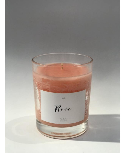 Свеча в стекле с ароматом розы